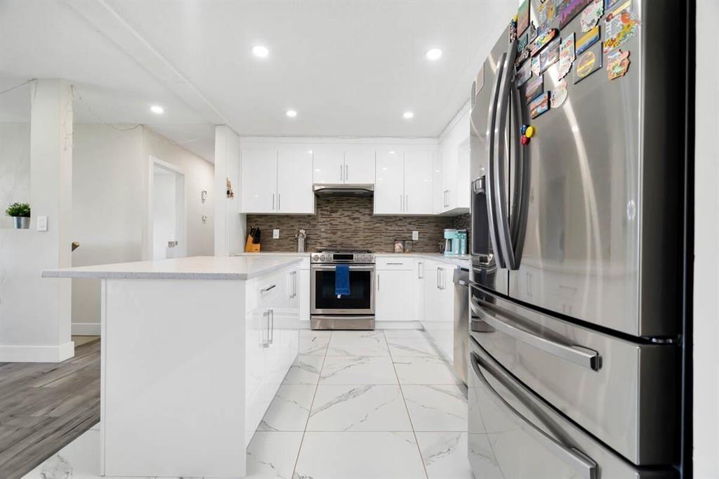 Property at 5774 180 STREET image 3