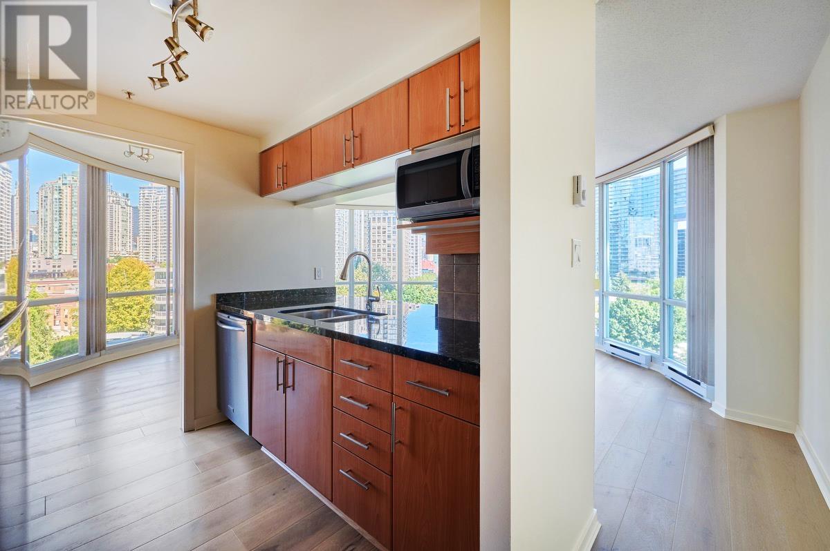 Listing Picture 10 of 31 : 906 193 AQUARIUS MEWS, Vancouver / 溫哥華 - 魯藝地產 Yvonne Lu Group - MLS Medallion Club Member