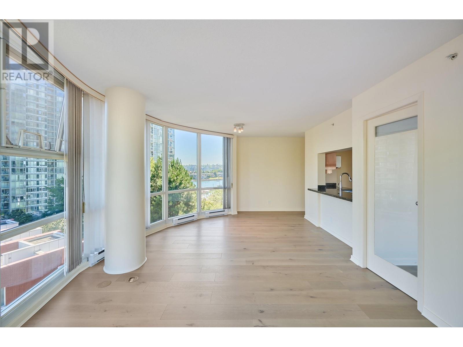 Listing Picture 14 of 31 : 906 193 AQUARIUS MEWS, Vancouver / 溫哥華 - 魯藝地產 Yvonne Lu Group - MLS Medallion Club Member