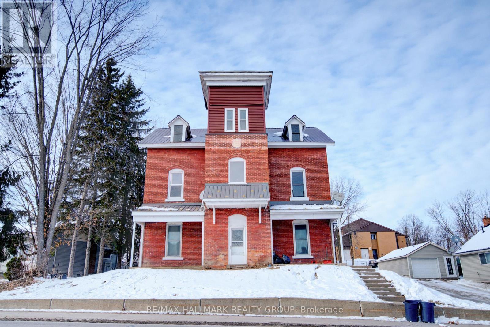 22 Main Street, Whitewater Region, Ontario  K0J 1K0 - Photo 1 - X11956656