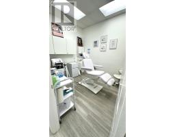 4 - 17335 YONGE STREET, Newmarket, Ontario