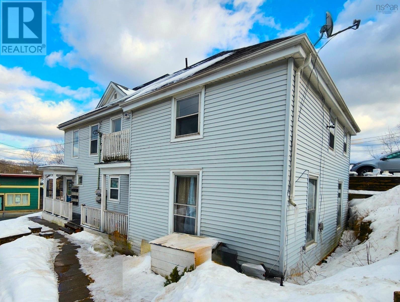 1 Empire Street, Bridgewater, Nova Scotia  B4V 2L2 - Photo 3 - 202502283