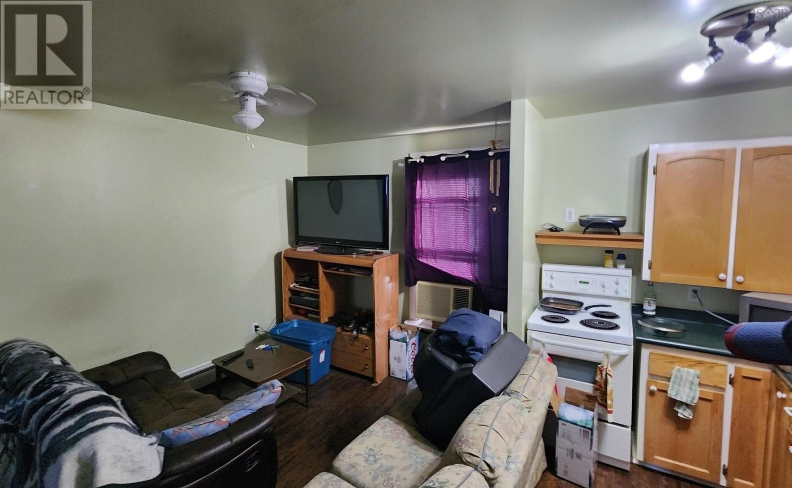 1 Empire Street, Bridgewater, Nova Scotia  B4V 2L2 - Photo 5 - 202502283