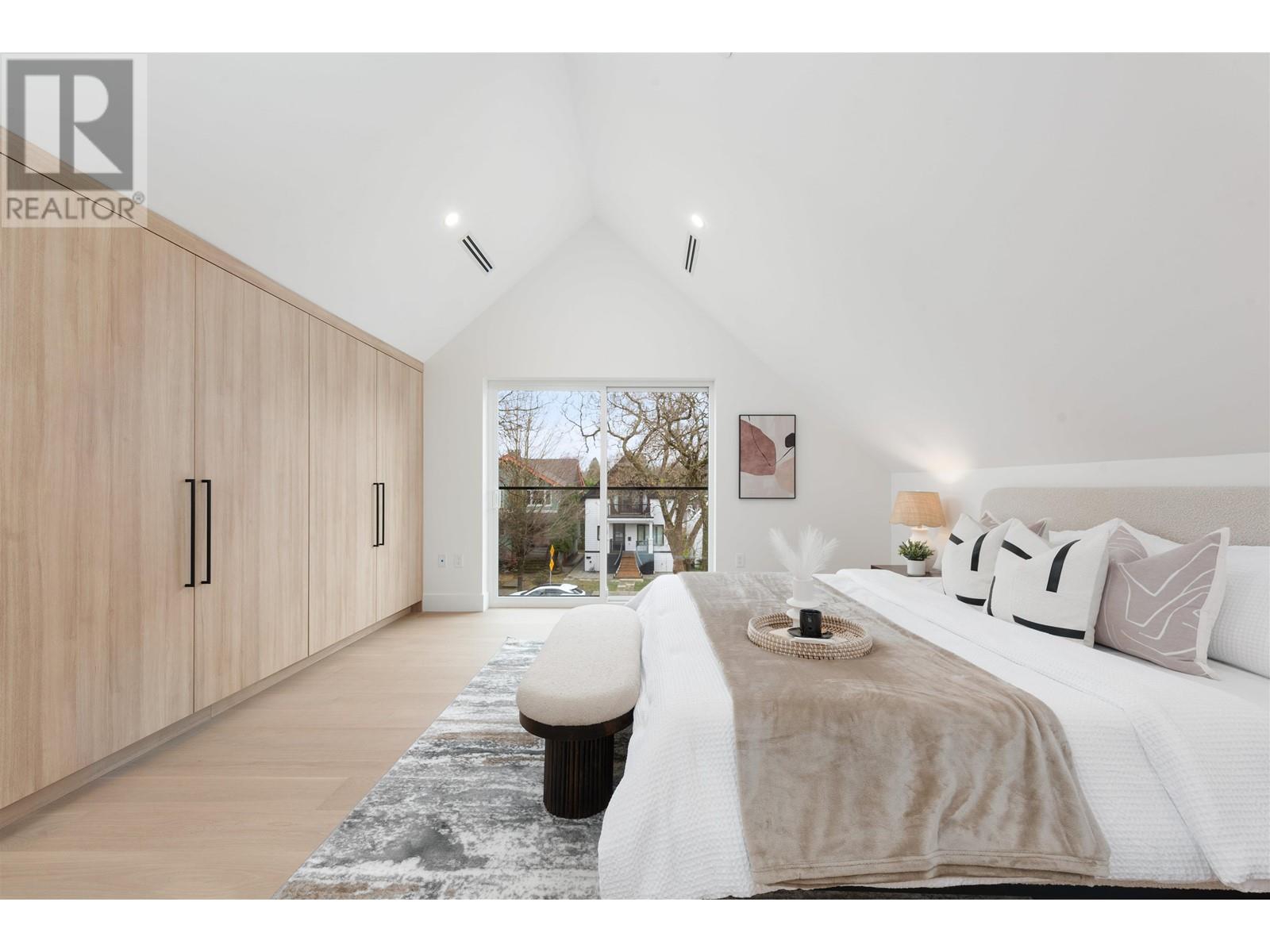 Listing Picture 13 of 32 : 1 3151 W 10TH AVENUE, Vancouver / 溫哥華 - 魯藝地產 Yvonne Lu Group - MLS Medallion Club Member