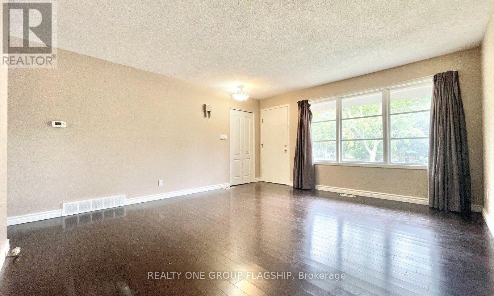 257 Thorncrest Drive, Waterloo, Ontario  N2L 4L2 - Photo 3 - X11956721