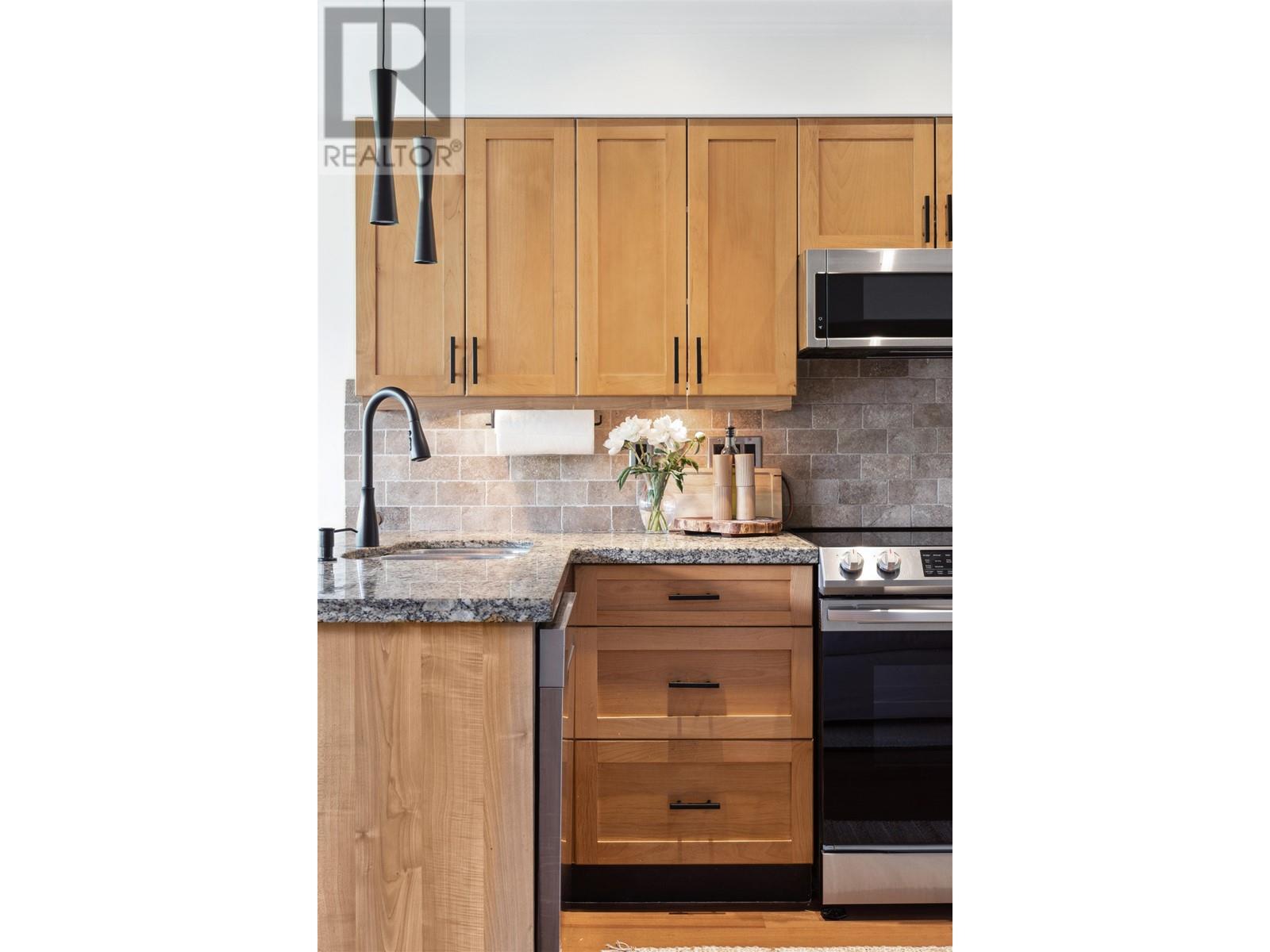 309 1363 CLYDE AVENUE