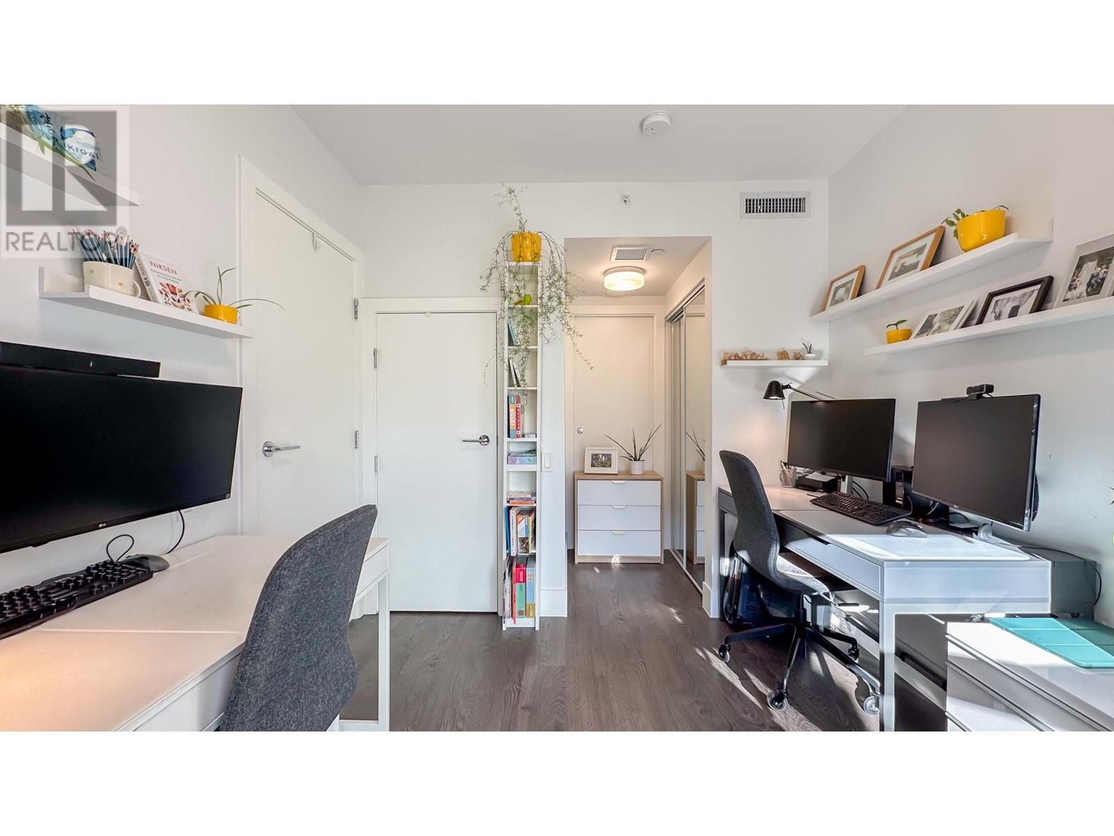 Listing Picture 14 of 31 : 409 6900 PEARSON WAY, Richmond / 烈治文 - 魯藝地產 Yvonne Lu Group - MLS Medallion Club Member