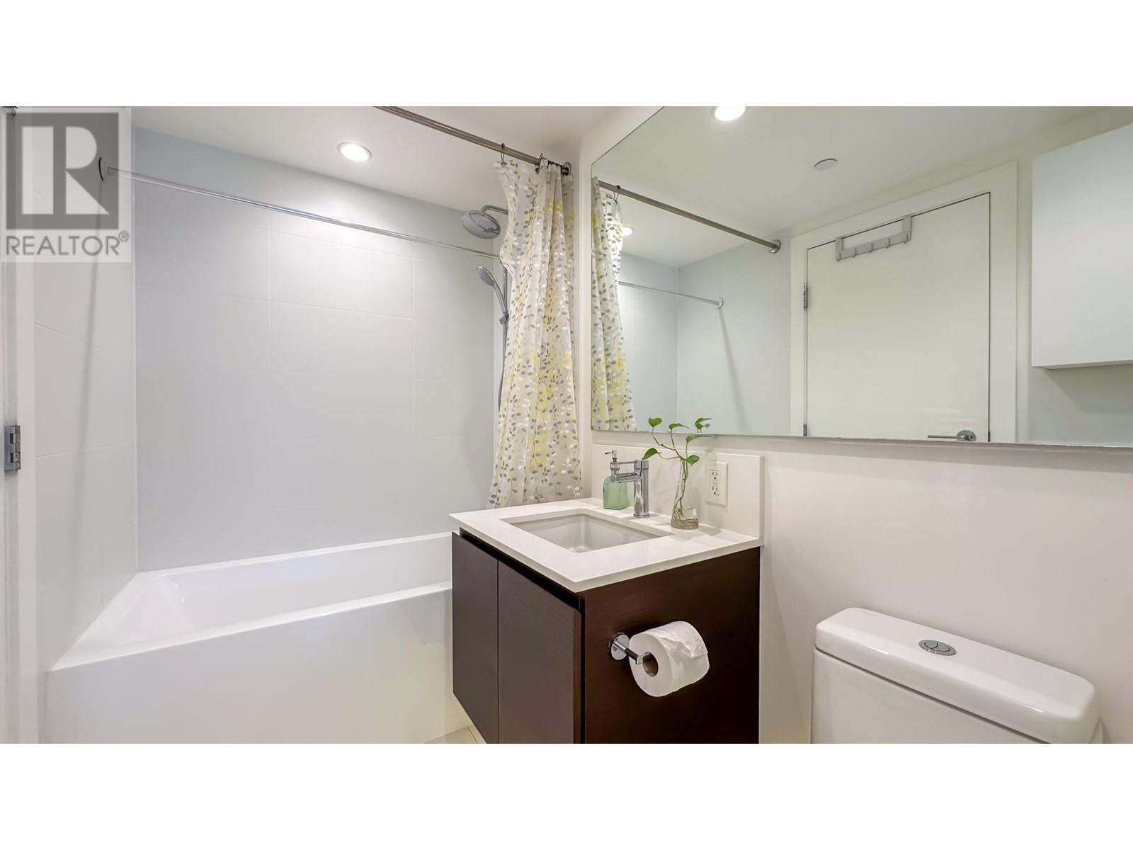 Listing Picture 15 of 31 : 409 6900 PEARSON WAY, Richmond / 烈治文 - 魯藝地產 Yvonne Lu Group - MLS Medallion Club Member