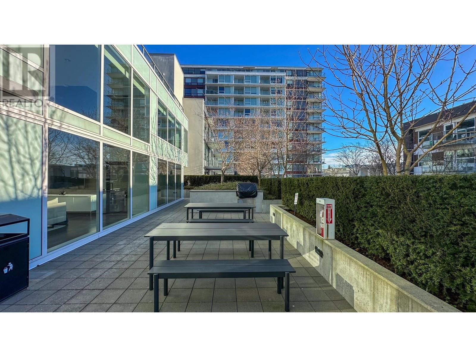 Listing Picture 26 of 31 : 409 6900 PEARSON WAY, Richmond / 烈治文 - 魯藝地產 Yvonne Lu Group - MLS Medallion Club Member