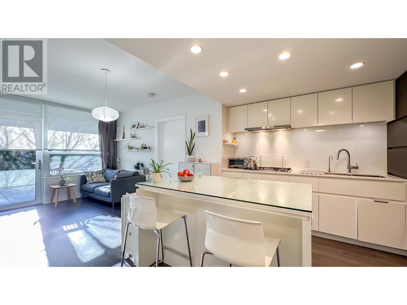 Listing Picture 7 of 31 : 409 6900 PEARSON WAY, Richmond / 烈治文 - 魯藝地產 Yvonne Lu Group - MLS Medallion Club Member