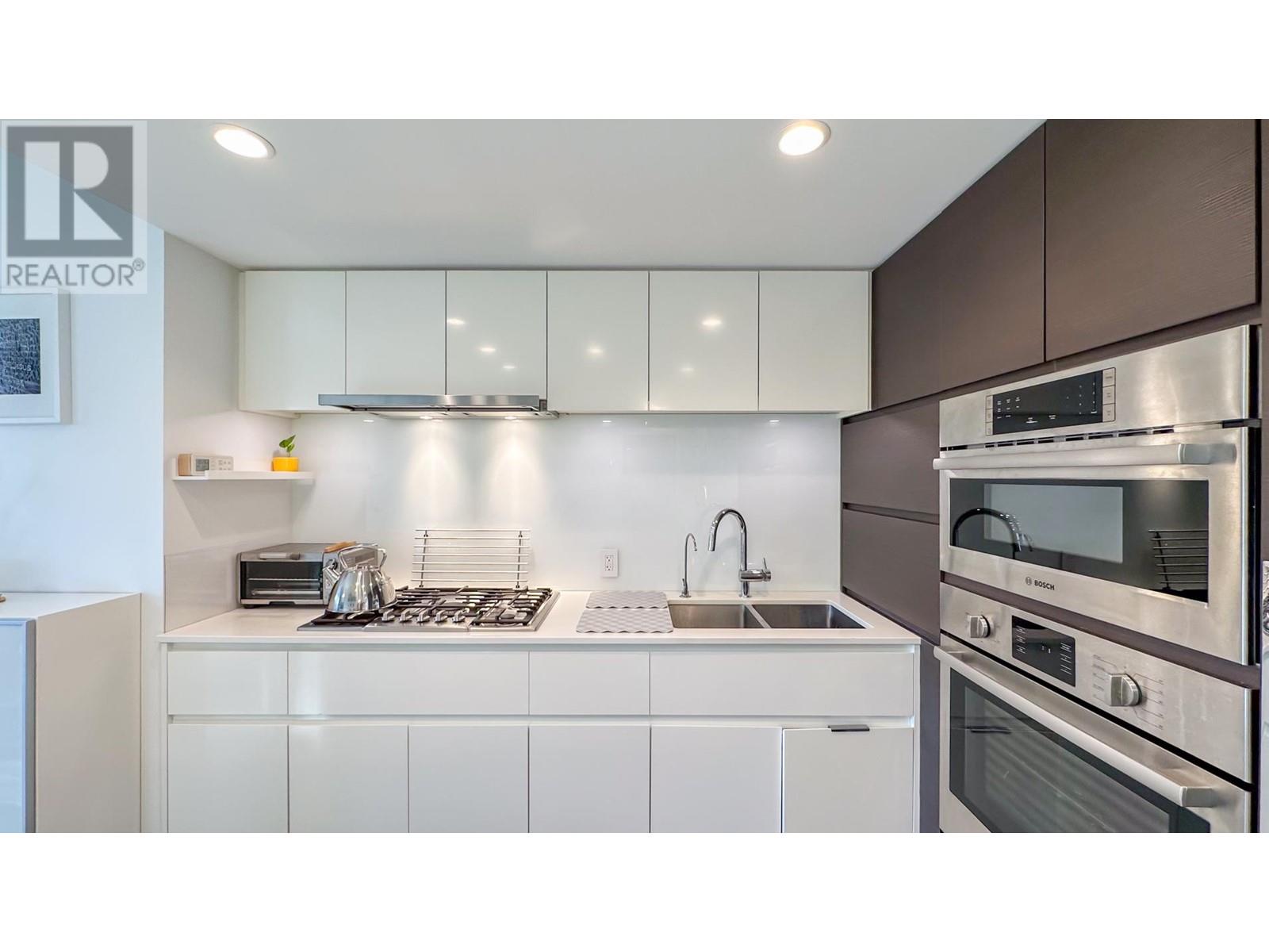 Listing Picture 4 of 31 : 409 6900 PEARSON WAY, Richmond / 烈治文 - 魯藝地產 Yvonne Lu Group - MLS Medallion Club Member