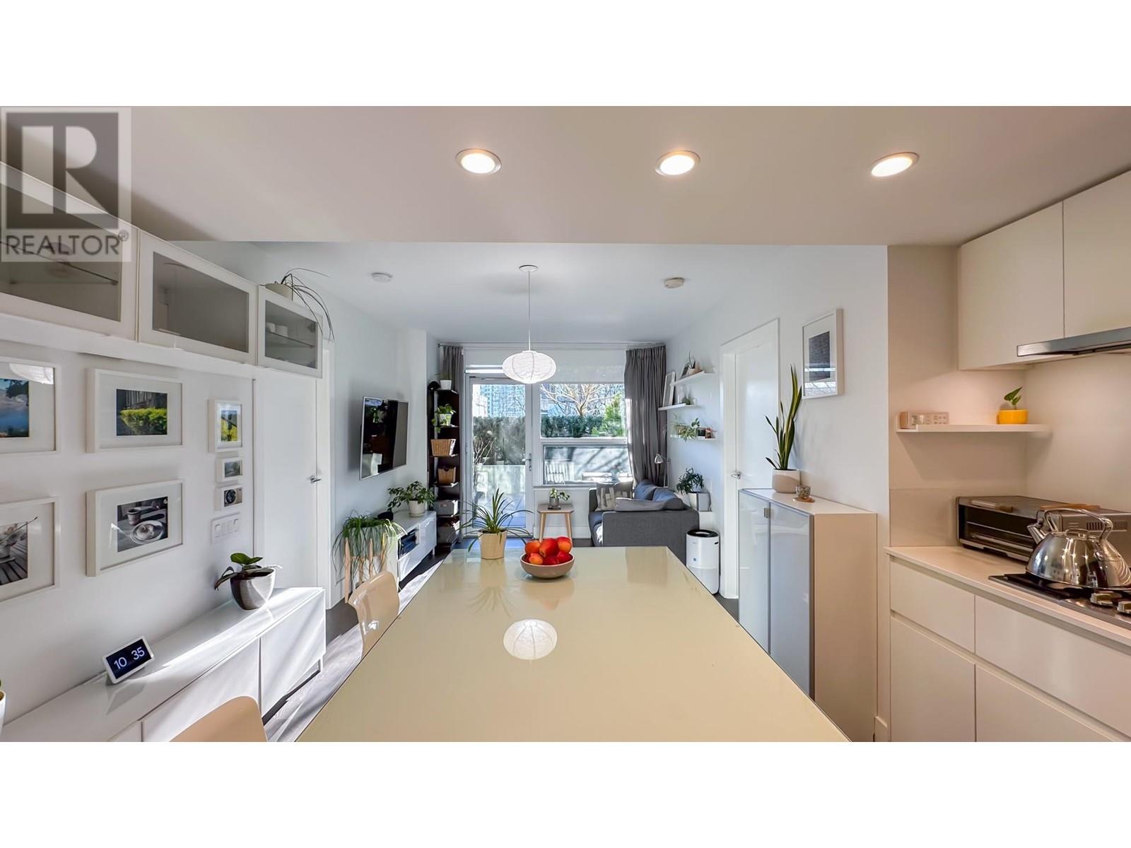 Listing Picture 6 of 31 : 409 6900 PEARSON WAY, Richmond / 烈治文 - 魯藝地產 Yvonne Lu Group - MLS Medallion Club Member