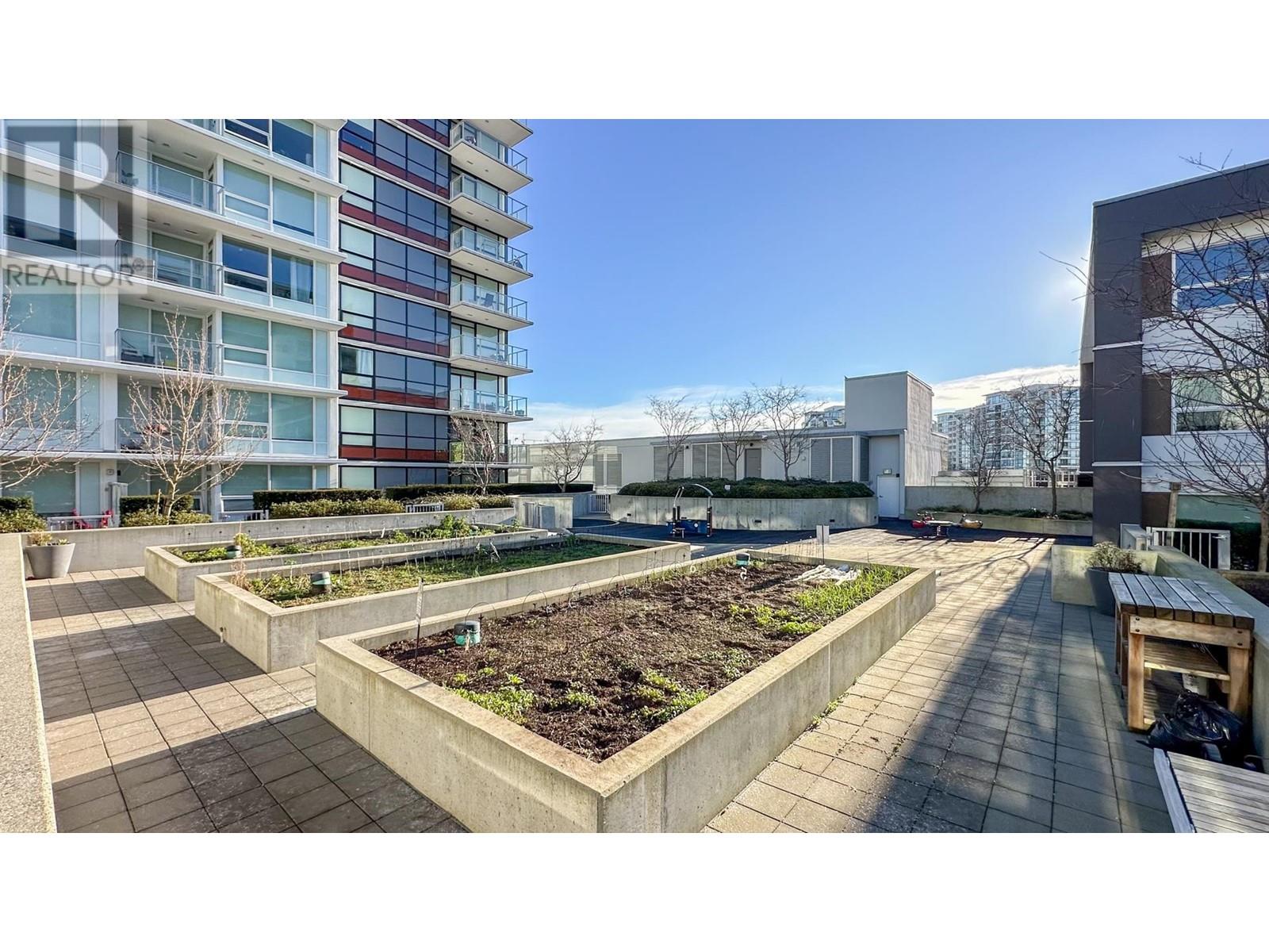 Listing Picture 28 of 31 : 409 6900 PEARSON WAY, Richmond / 烈治文 - 魯藝地產 Yvonne Lu Group - MLS Medallion Club Member