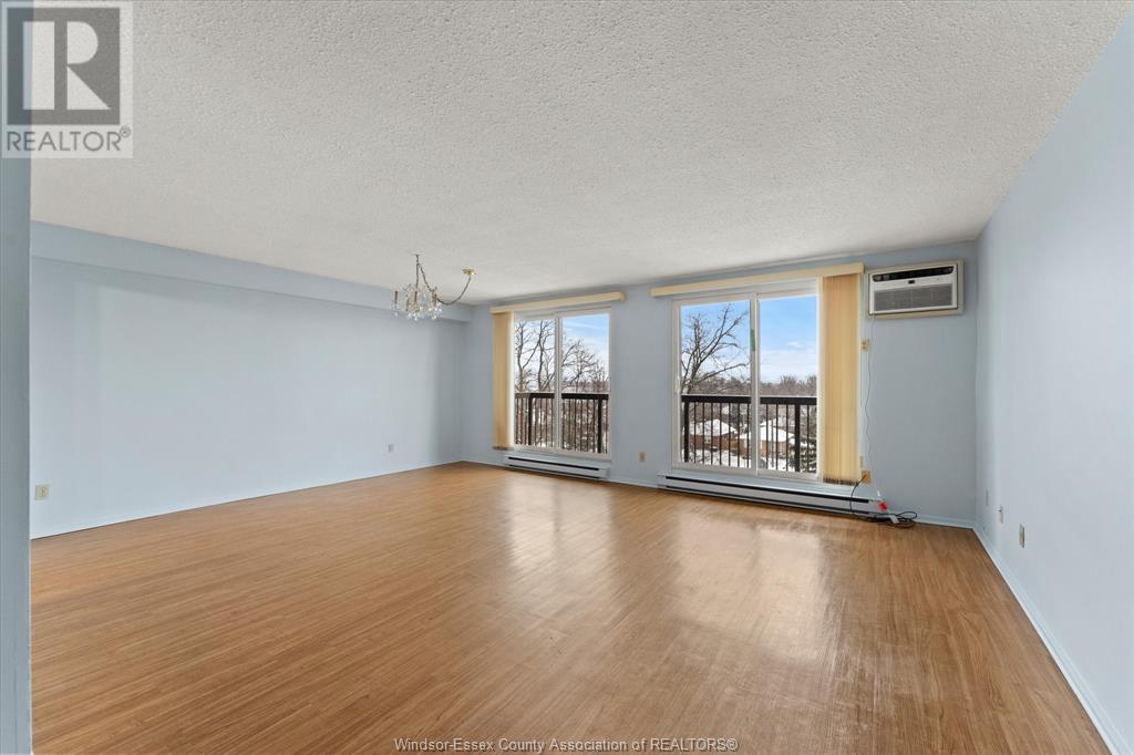 Property at 3936 WYANDOTTE STREET East Unit# 607 image 4
