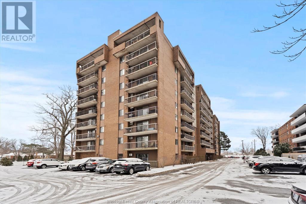 Property at 3936 WYANDOTTE STREET East Unit# 607 image 2