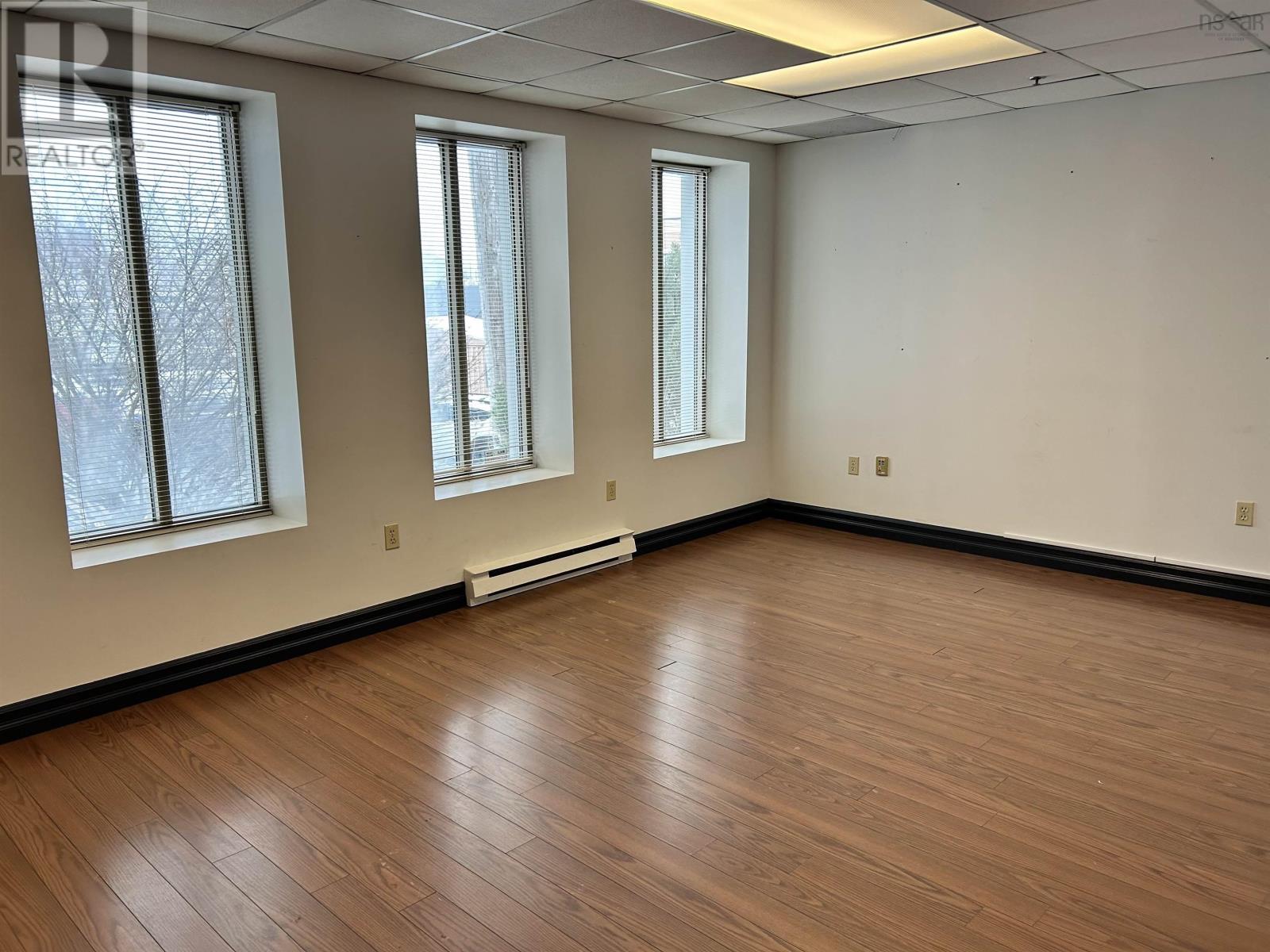 6300 Lady Hammond Road, Halifax, Nova Scotia  B3K 2R6 - Photo 3 - 202502267