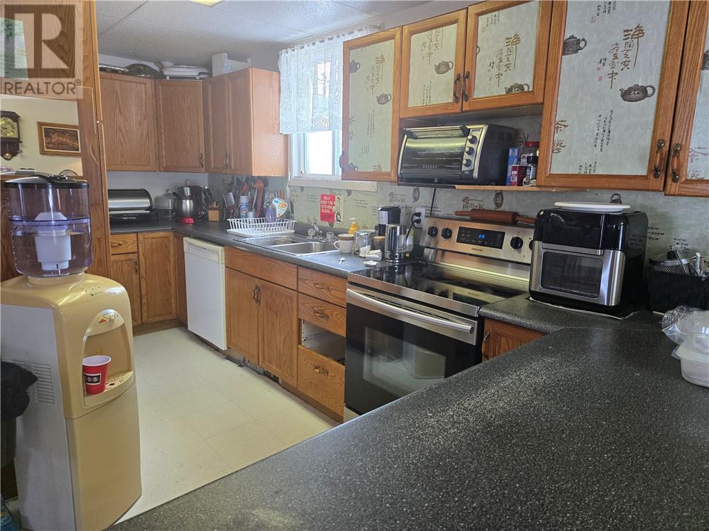 Property at 903 HOWEY Drive image 2