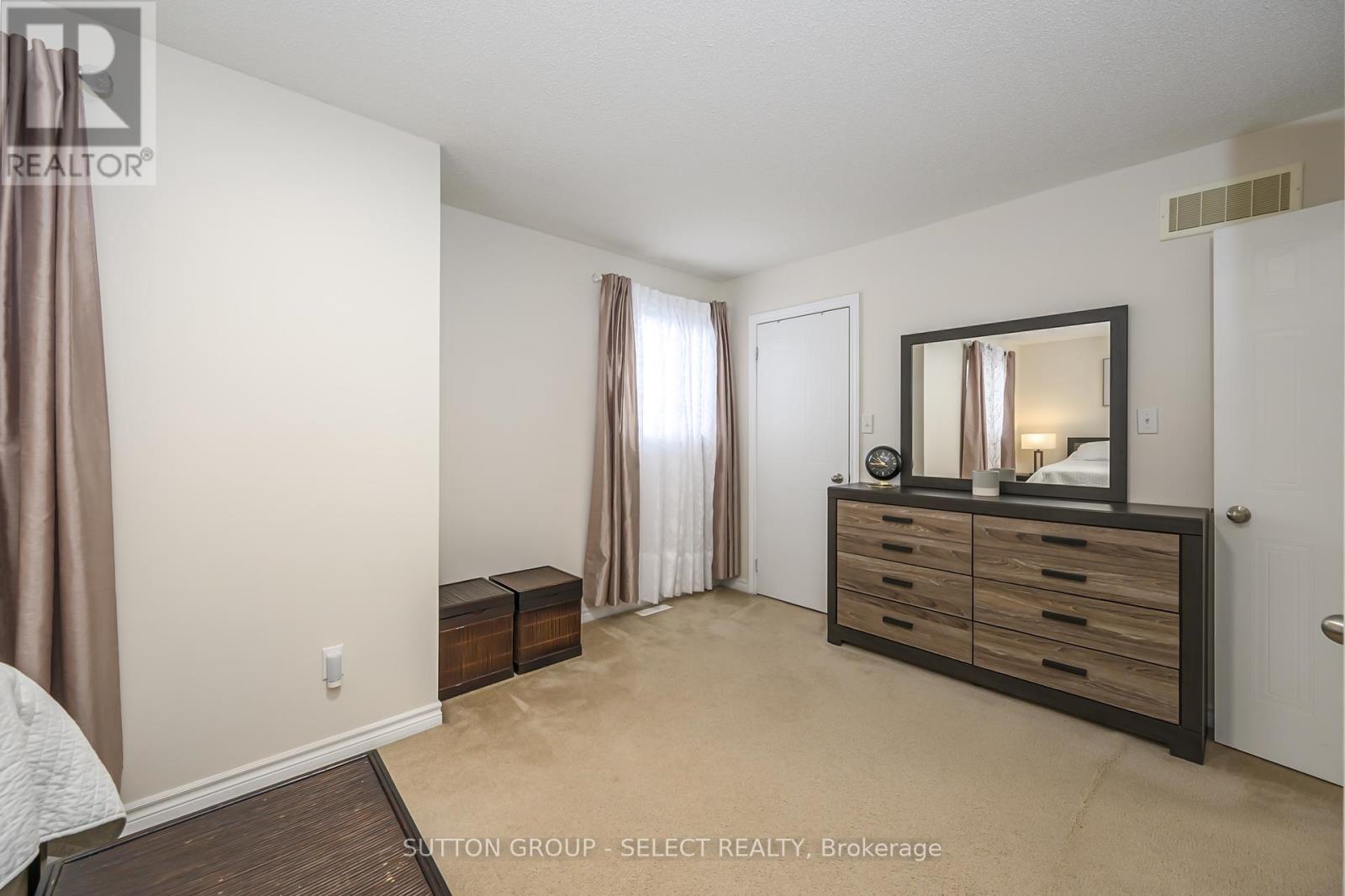 Photo 16 of 36 for 908 Blythwood Road