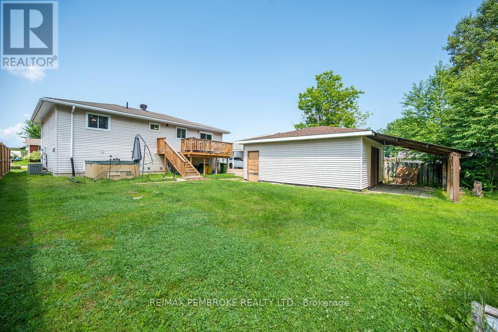 8 CRAIG PLACE Petawawa