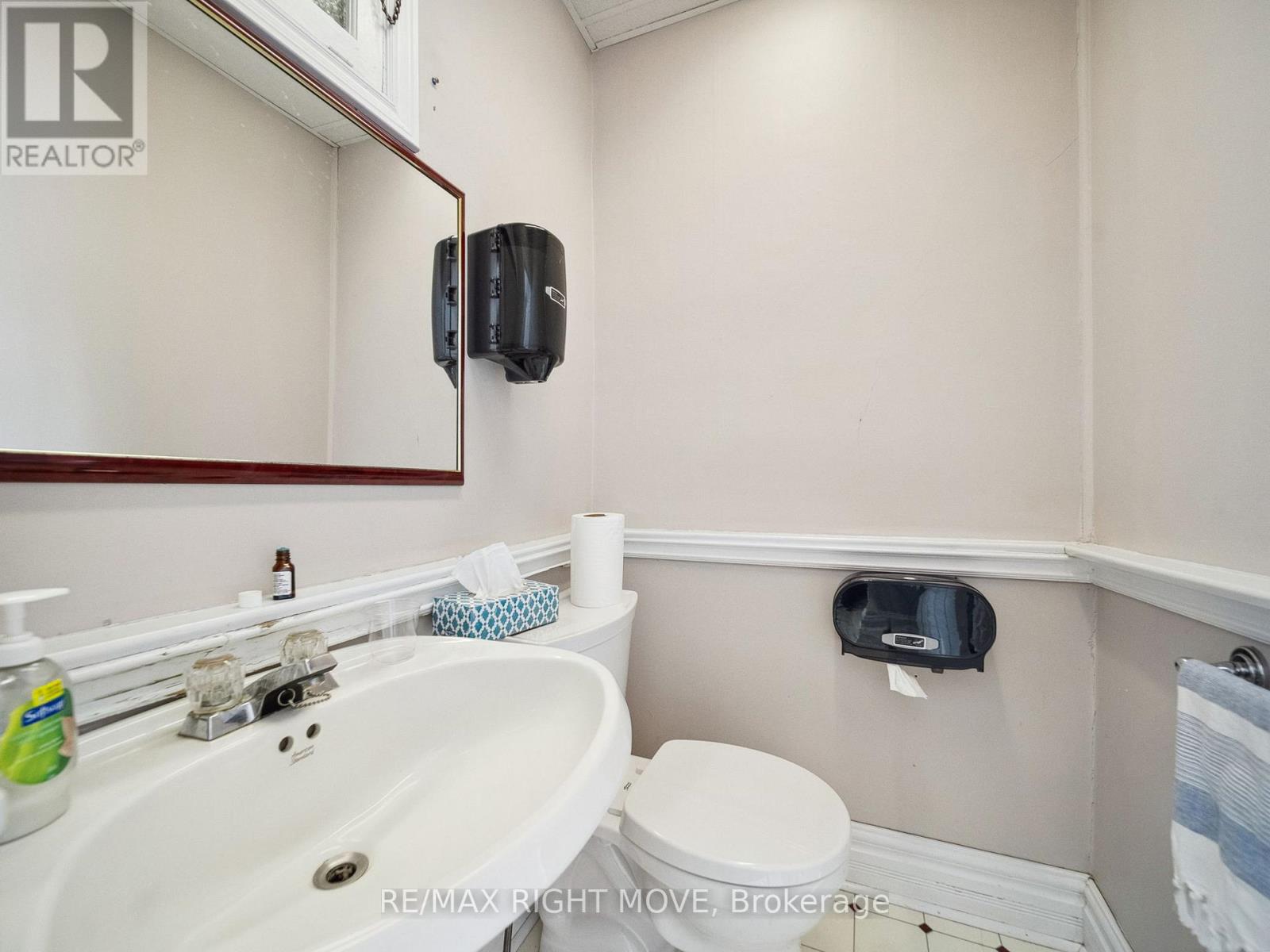 29 Albert Street N, Orillia, Ontario  L3V 5J9 - Photo 11 - S11957235