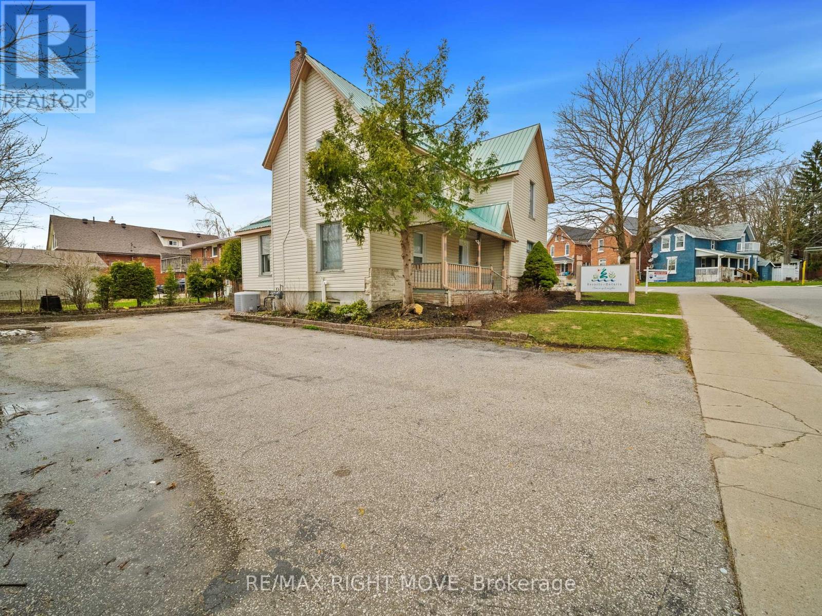 29 Albert Street N, Orillia, Ontario  L3V 5J9 - Photo 2 - S11957235