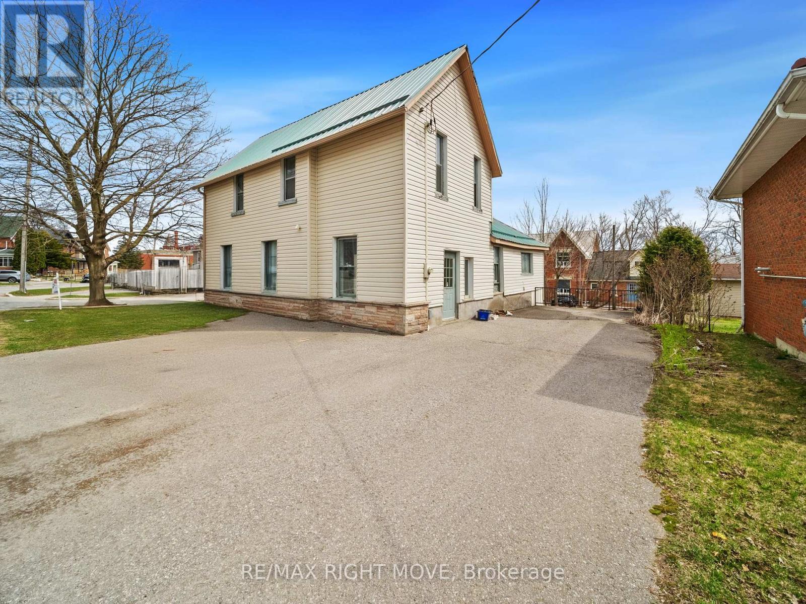 29 Albert Street N, Orillia, Ontario  L3V 5J9 - Photo 3 - S11957235