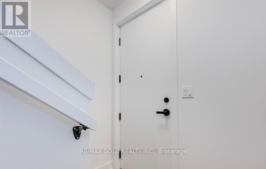 Property at 34 - 99 ROGER STREET image 2