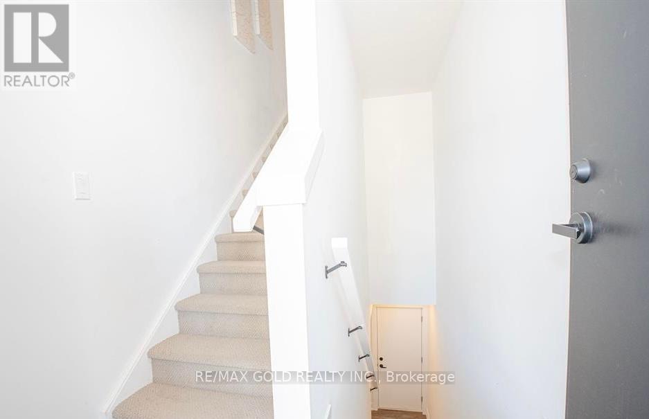 Property at 34 - 99 ROGER STREET image 3