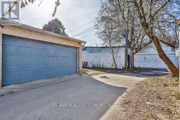 Main Fl - 246 Major Street, Toronto, Ontario  M5S 2L6 - Photo 22 - C11956387