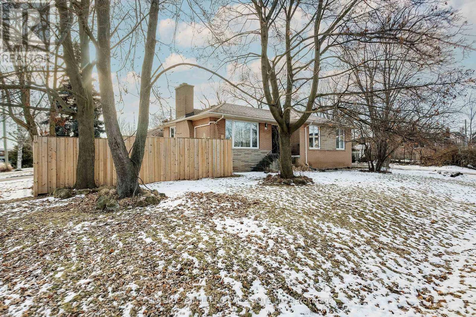 472 Seaton Drive, Oakville, Ontario  L6L 3Y4 - Photo 2 - W11942347