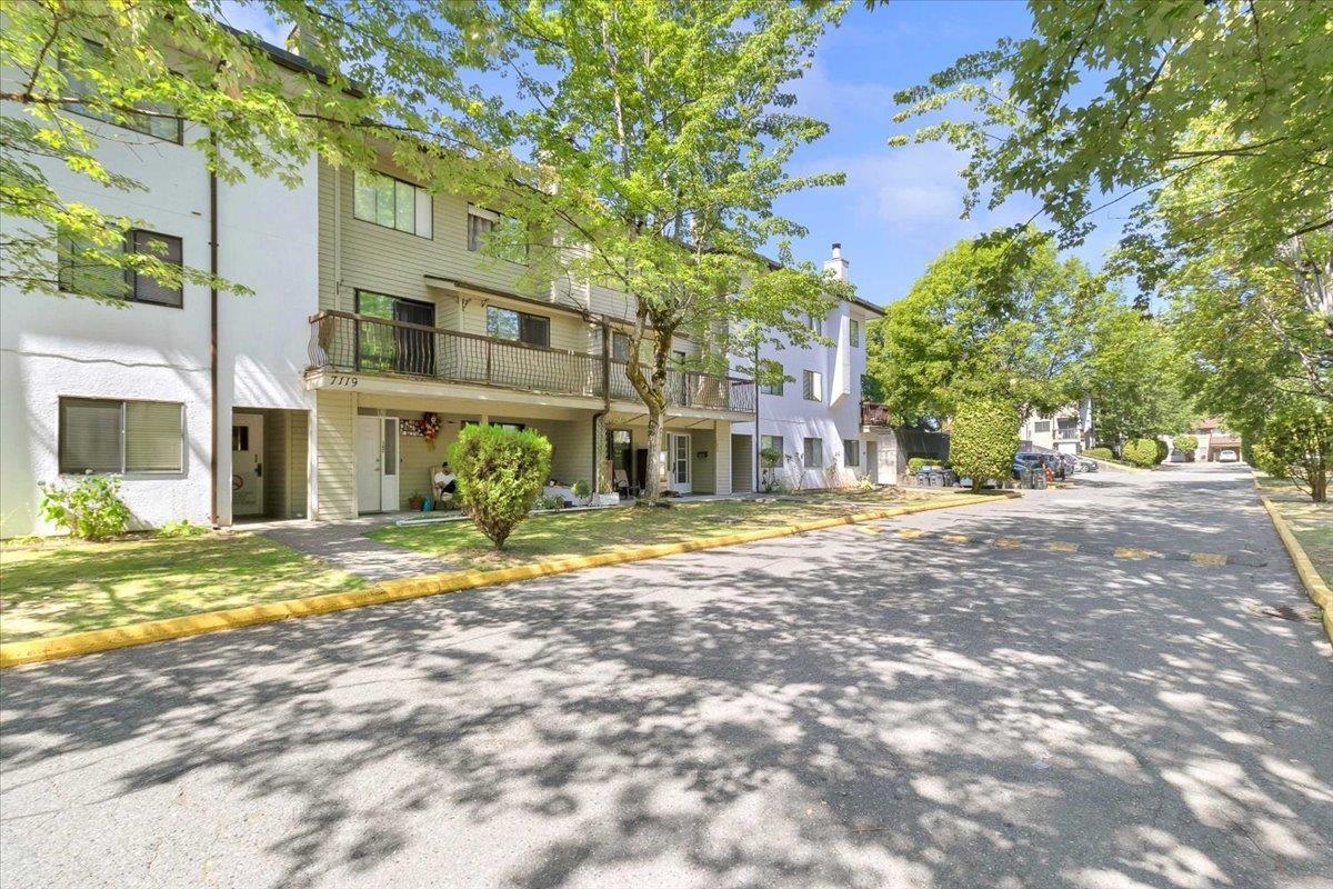 204 7119 133 Street, Surrey, British Columbia  V3W 7Z6 - Photo 2 - R2963471
