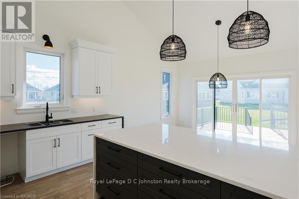 546 Algonquin Trail, Georgian Bluffs, Ontario  N0H 1S0 - Photo 13 - X11822742