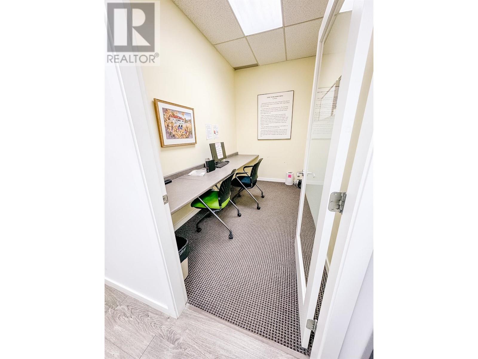 1635 Bertram Street, Kelowna, British Columbia  V1Y 9T2 - Photo 3 - 10334345