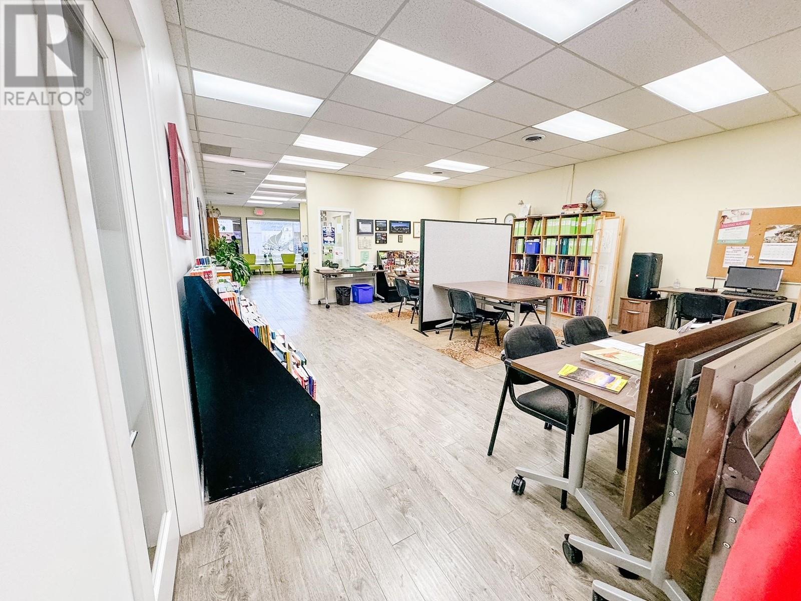 1635 Bertram Street, Kelowna, British Columbia  V1Y 9T2 - Photo 4 - 10334345