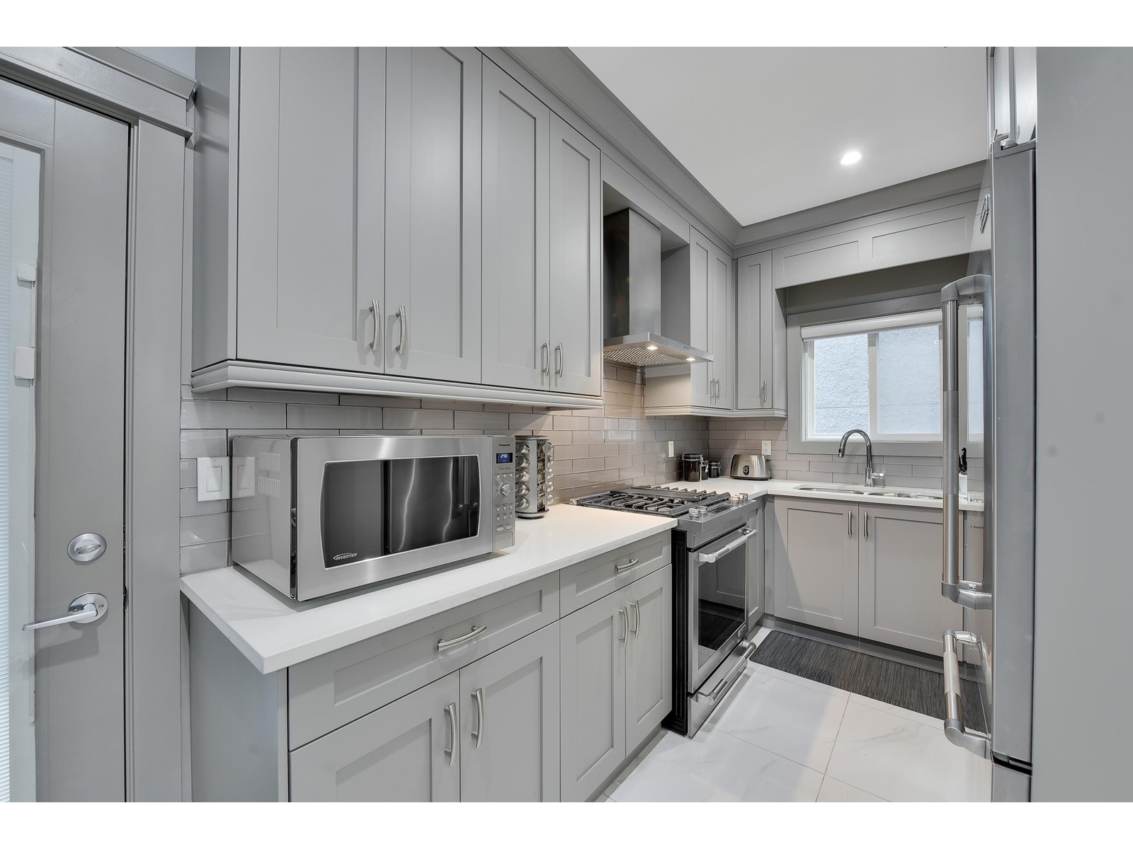 8885 Jedburgh Place, Surrey, British Columbia  V3V 6S1 - Photo 14 - R2963067