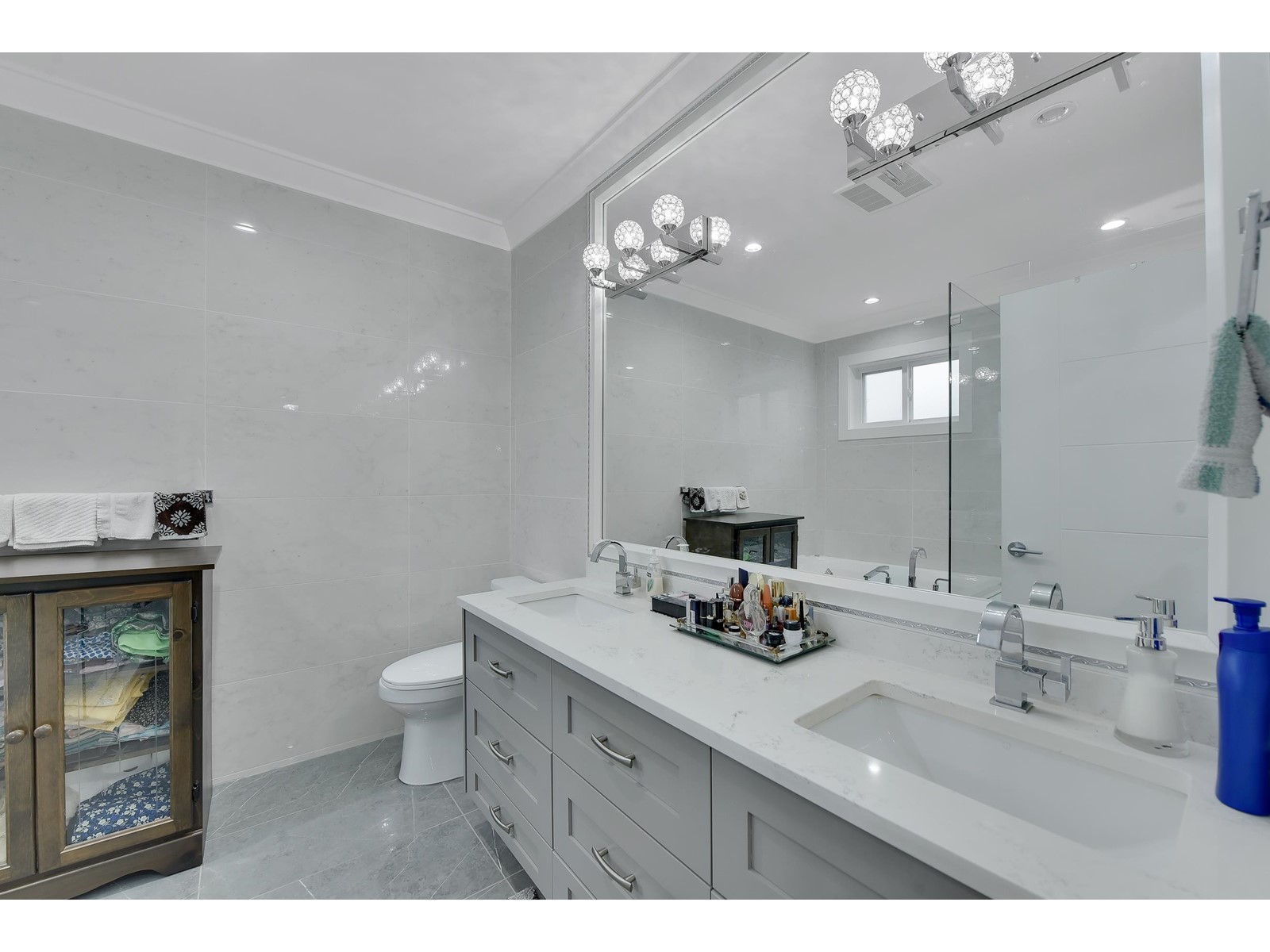 8885 Jedburgh Place, Surrey, British Columbia  V3V 6S1 - Photo 17 - R2963067