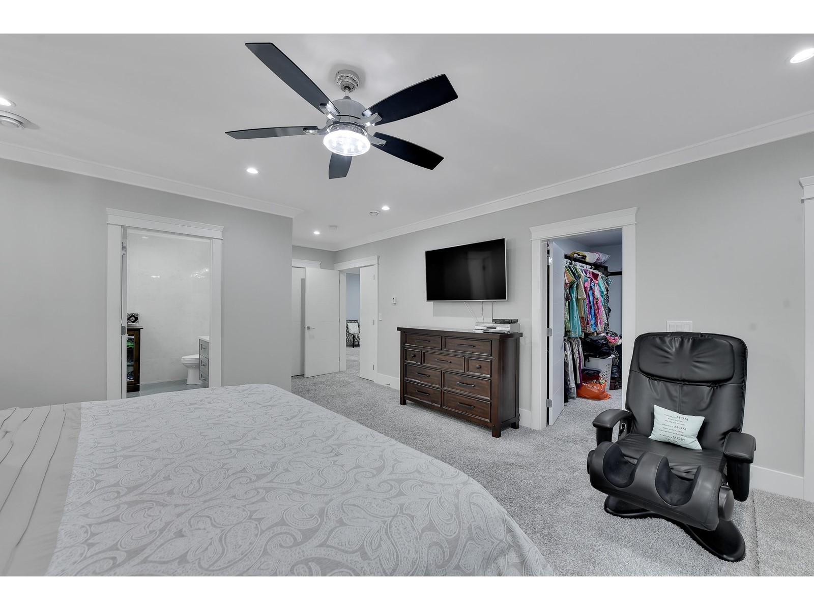 8885 Jedburgh Place, Surrey, British Columbia  V3V 6S1 - Photo 15 - R2963067