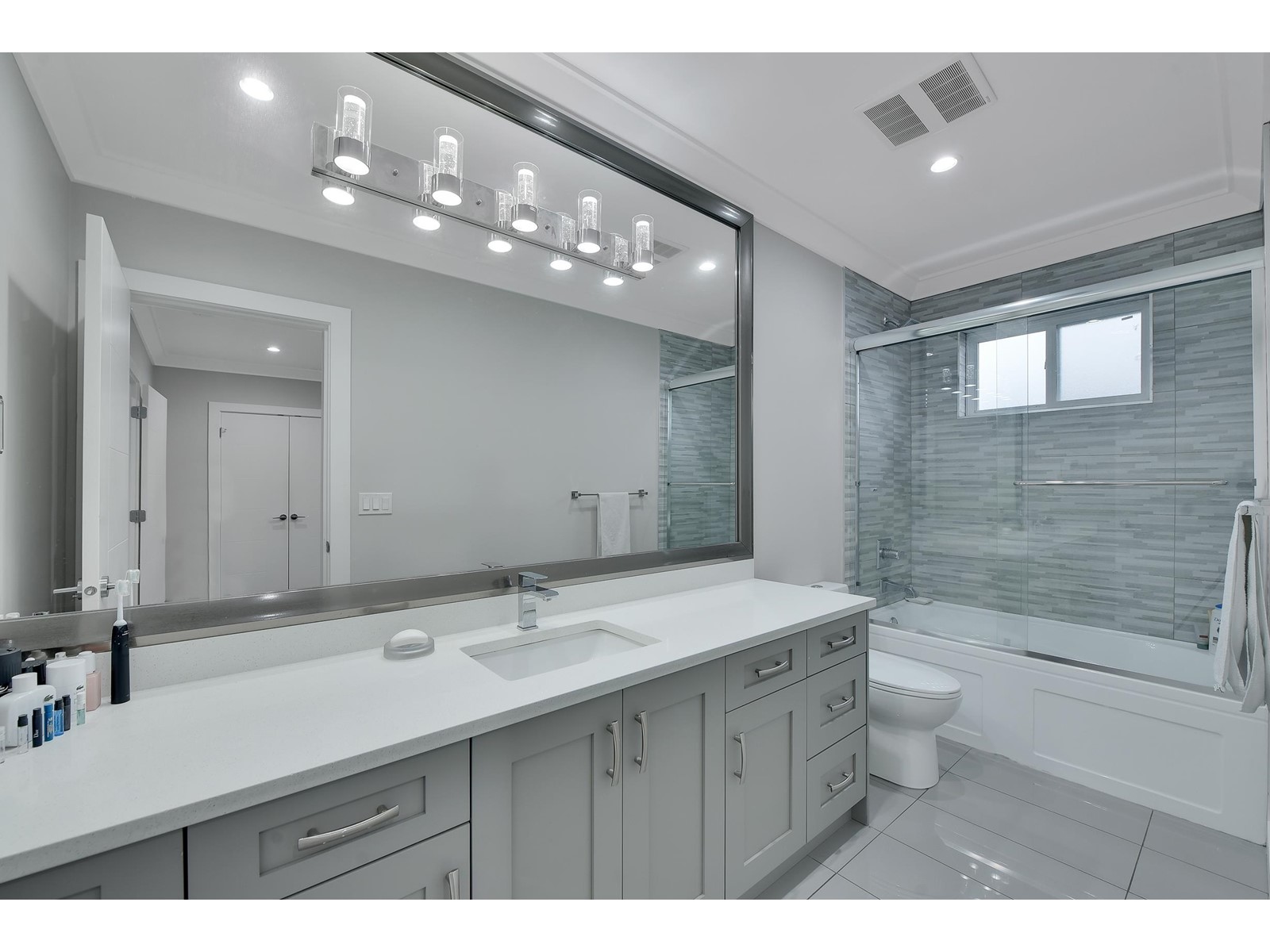 8885 Jedburgh Place, Surrey, British Columbia  V3V 6S1 - Photo 25 - R2963067