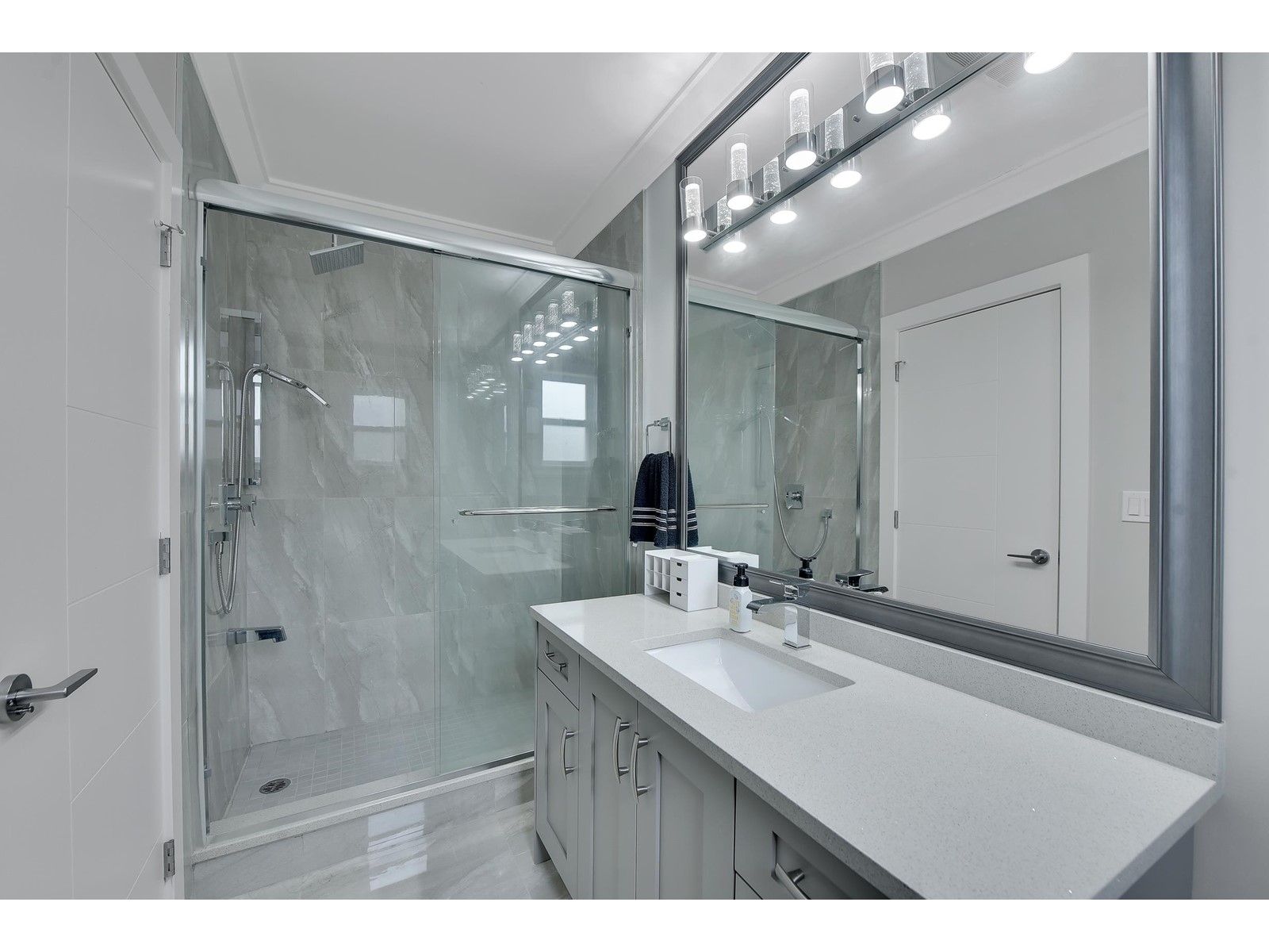 8885 Jedburgh Place, Surrey, British Columbia  V3V 6S1 - Photo 27 - R2963067