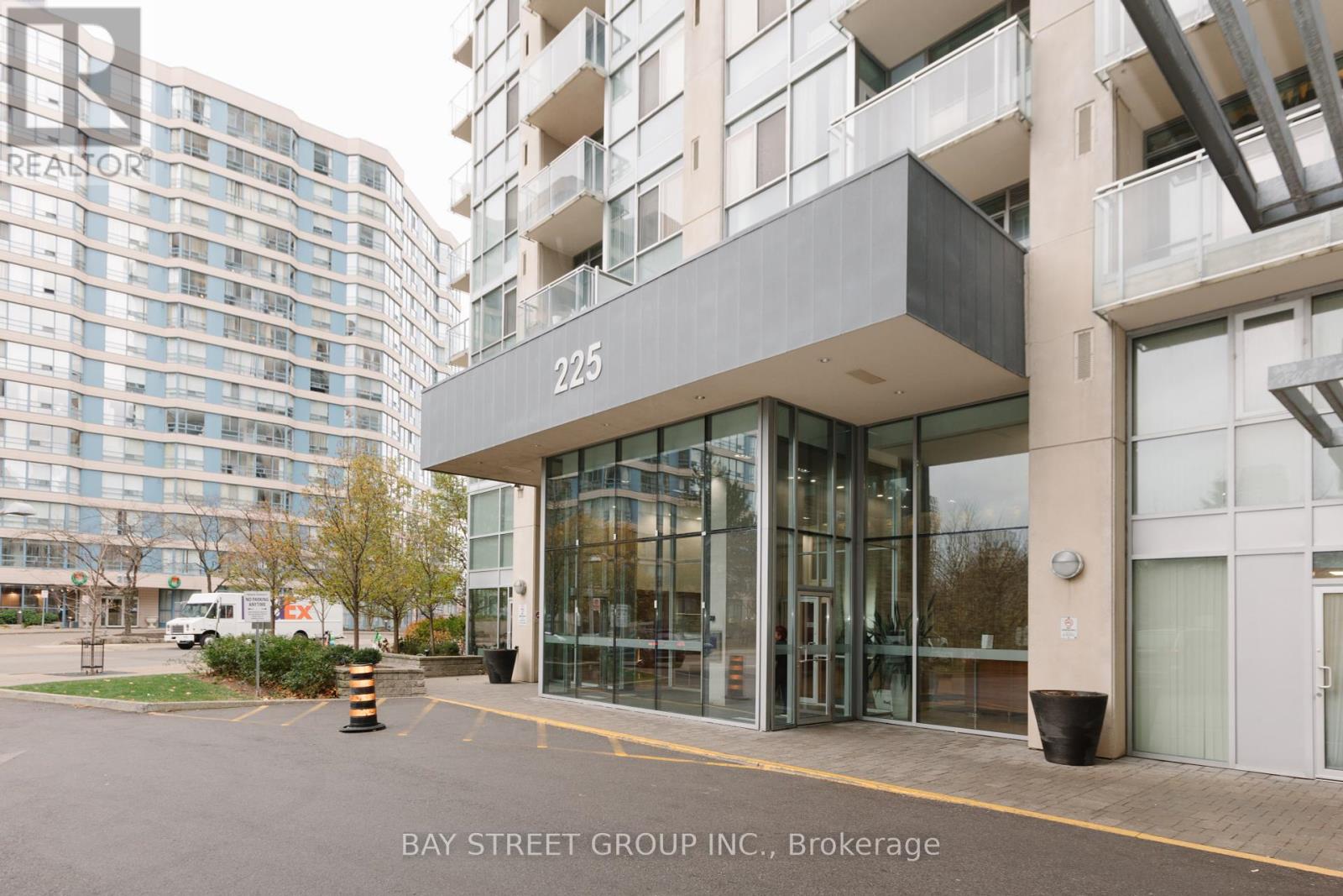 3208 - 225 Webb Drive, Mississauga, Ontario  L5B 4P2 - Photo 2 - W11930127