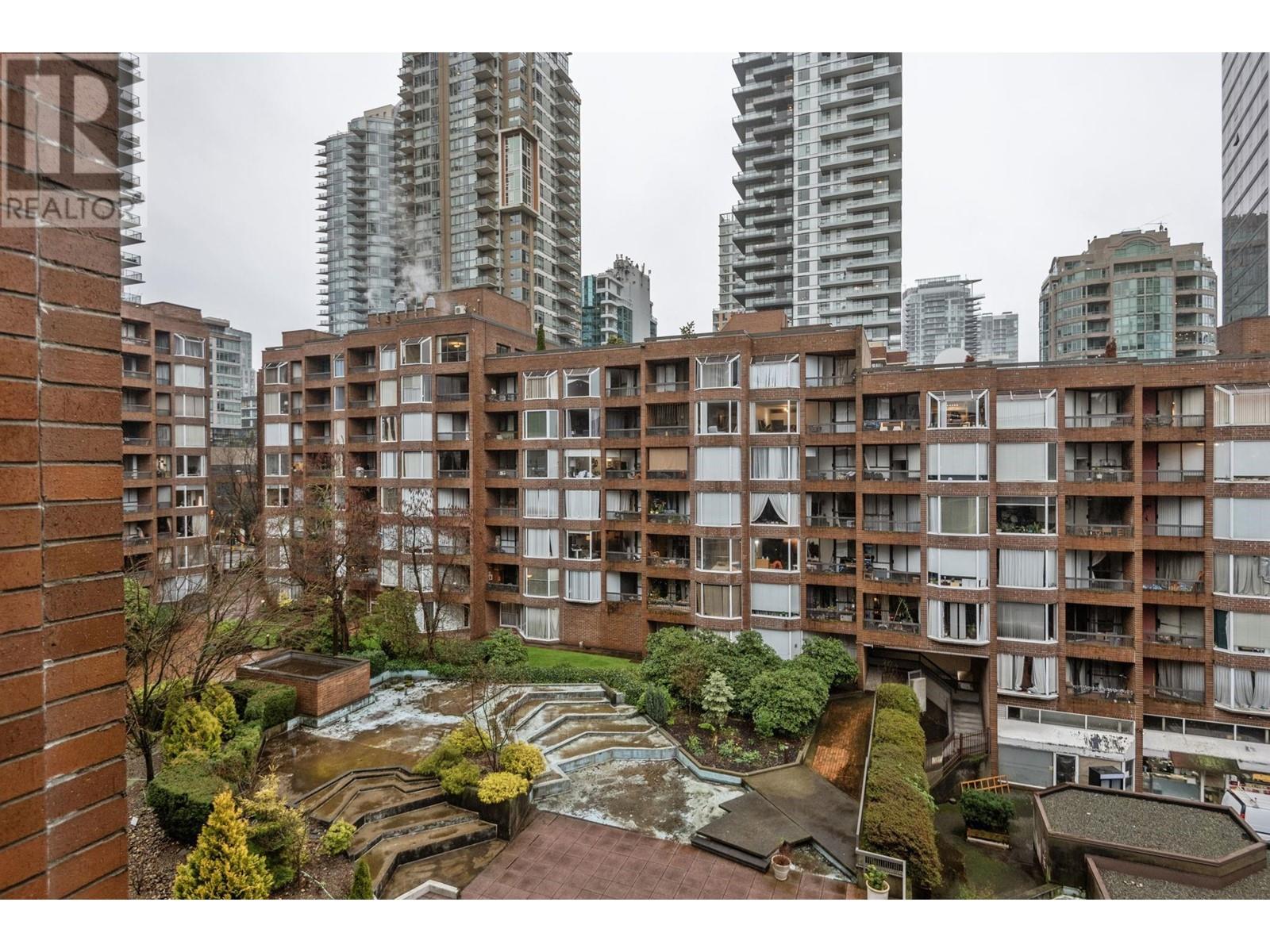 Listing Picture 10 of 13 : 615 1330 BURRARD STREET, Vancouver / 溫哥華 - 魯藝地產 Yvonne Lu Group - MLS Medallion Club Member