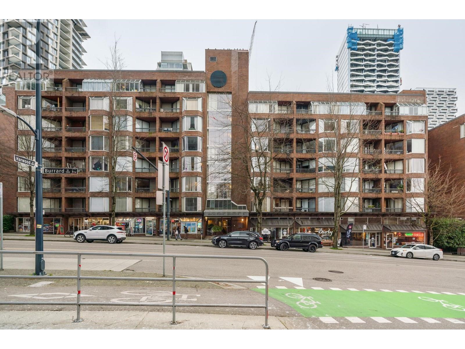 Listing Picture 11 of 13 : 615 1330 BURRARD STREET, Vancouver / 溫哥華 - 魯藝地產 Yvonne Lu Group - MLS Medallion Club Member