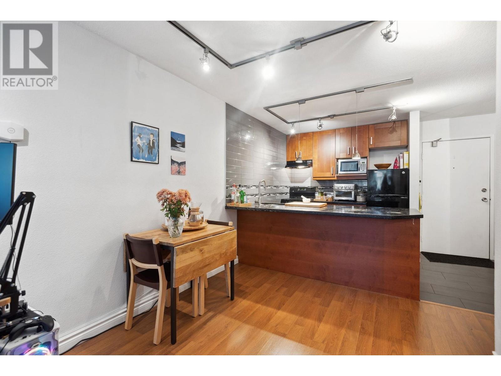 Listing Picture 4 of 13 : 615 1330 BURRARD STREET, Vancouver / 溫哥華 - 魯藝地產 Yvonne Lu Group - MLS Medallion Club Member