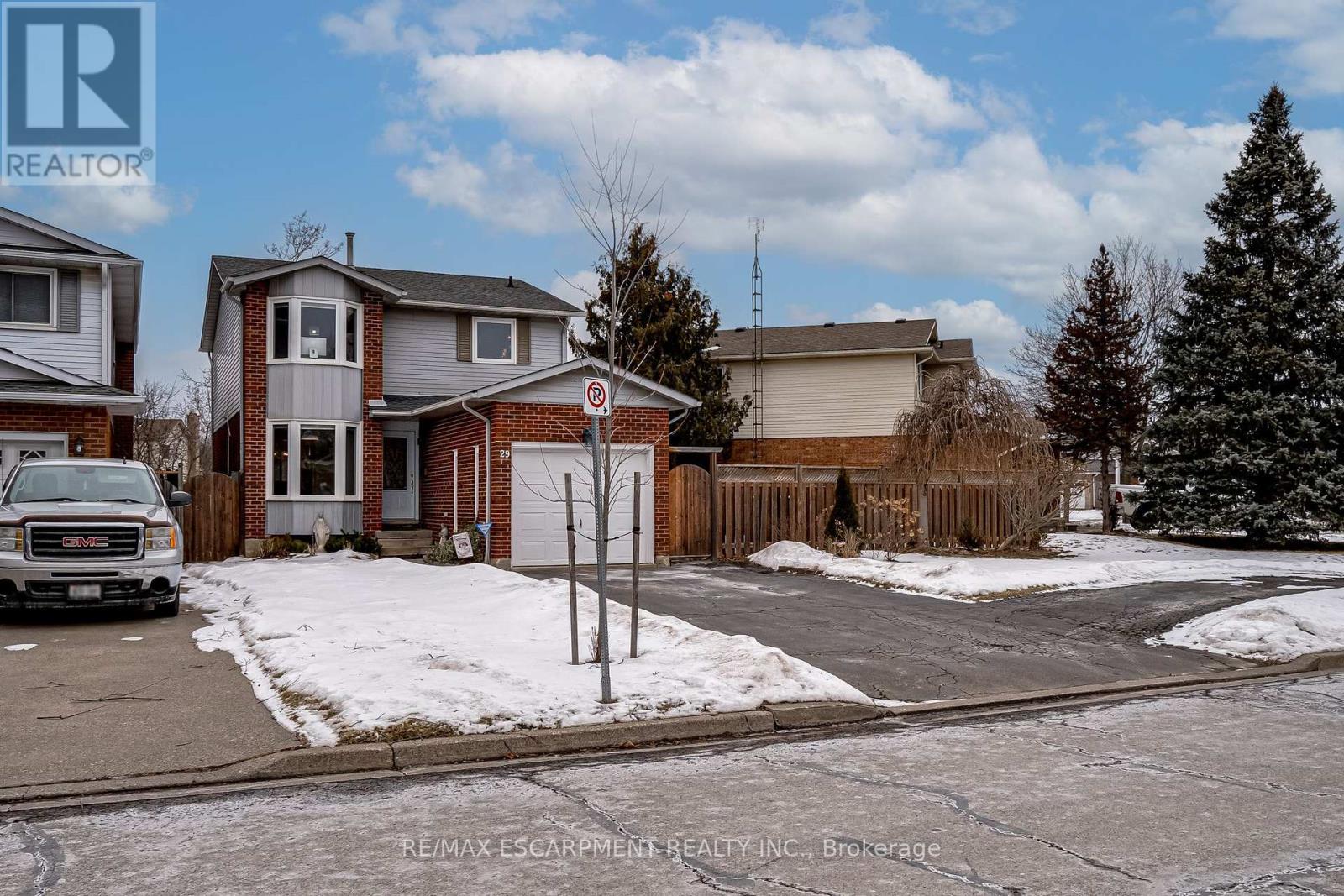 29 Capri Street, Thorold, Ontario  L2V 4W7 - Photo 3 - X11955763