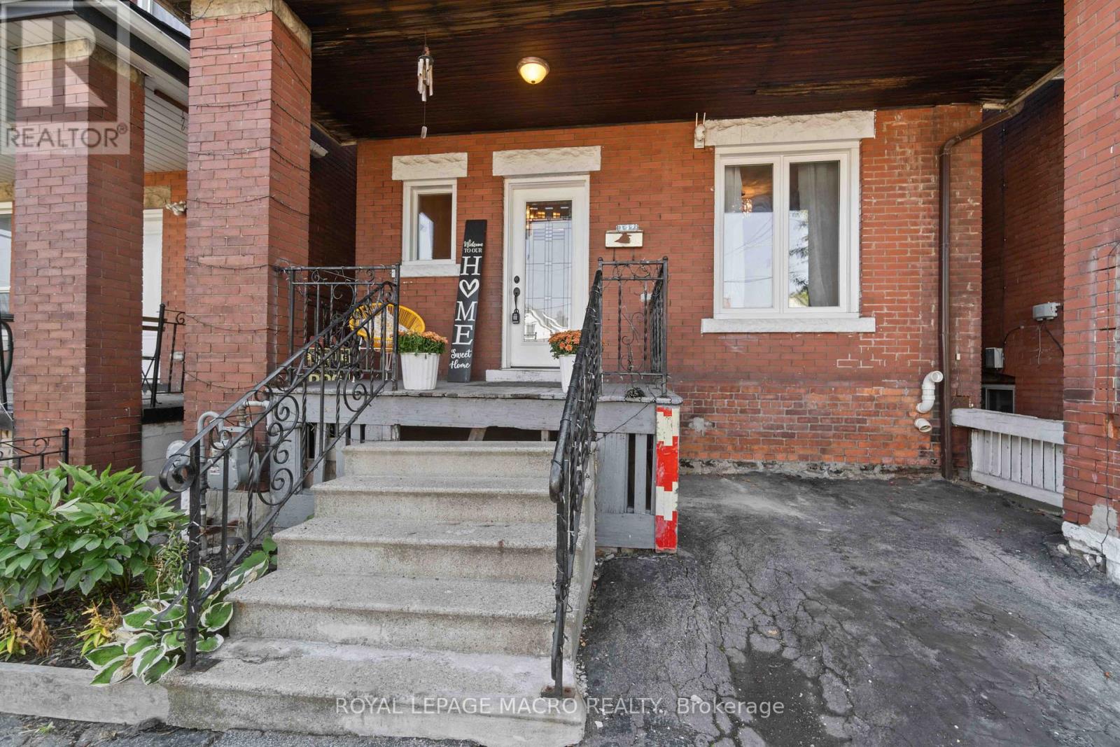 Property at 197 WENTWORTH STREET S image 4