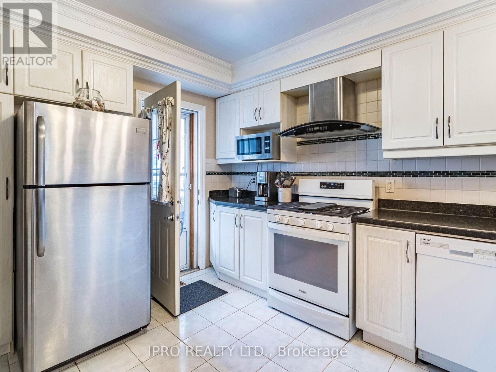 24 Mosley Street, Toronto, Ontario  M4M 1G2 - Photo 14 - E11957387