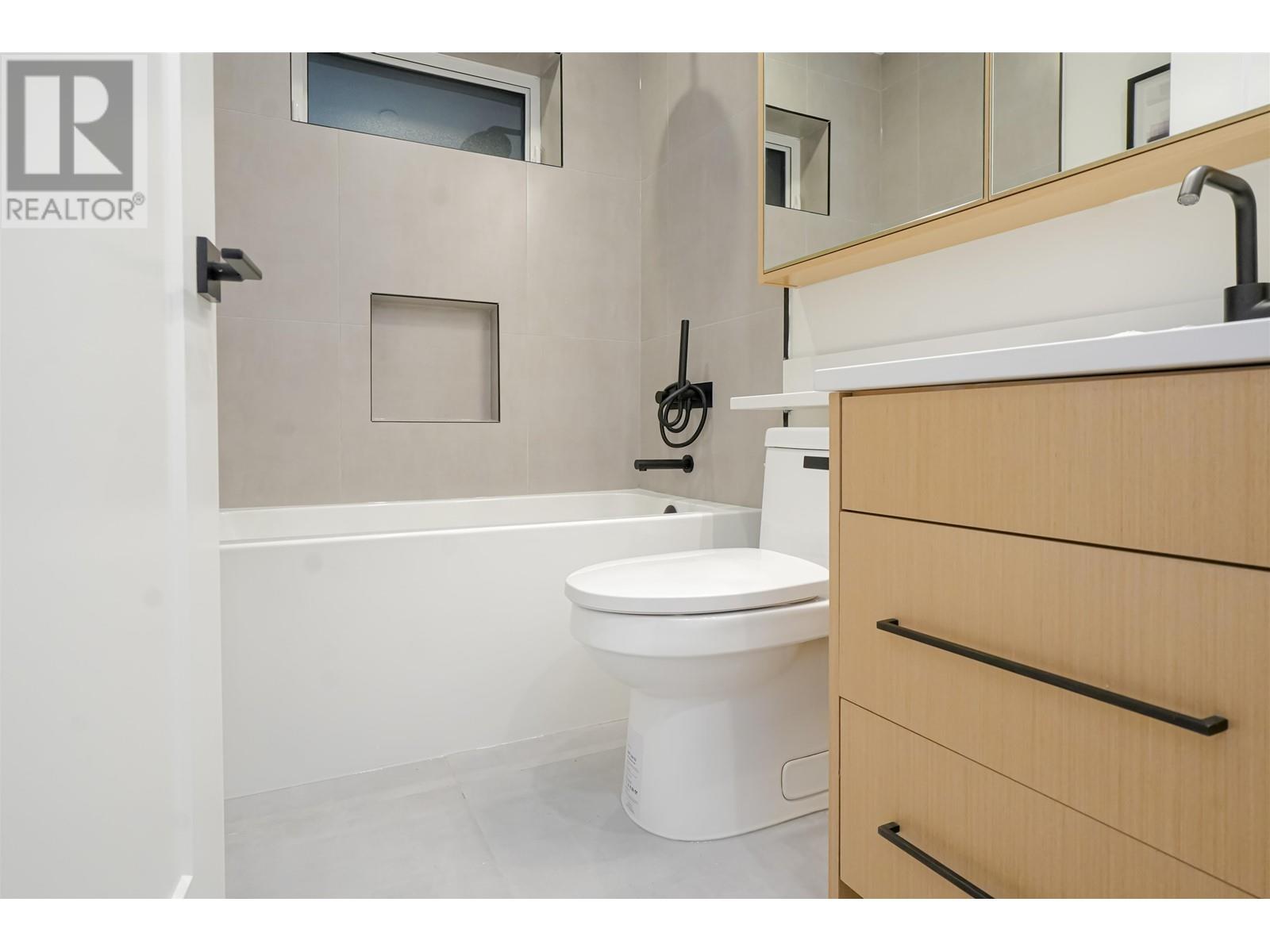 Listing Picture 15 of 23 : 4858 DUMFRIES STREET, Vancouver / 溫哥華 - 魯藝地產 Yvonne Lu Group - MLS Medallion Club Member