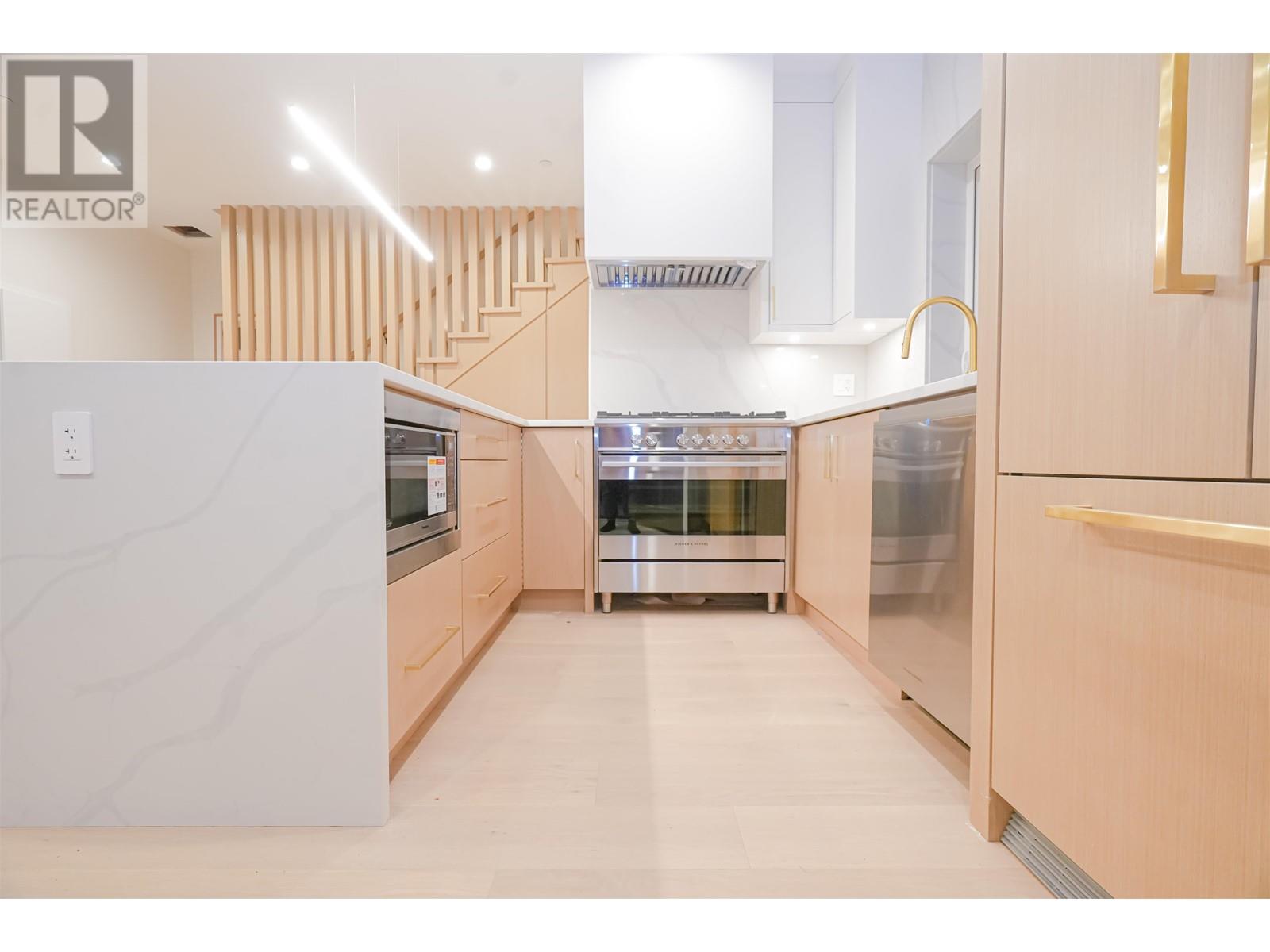 Listing Picture 8 of 23 : 4858 DUMFRIES STREET, Vancouver / 溫哥華 - 魯藝地產 Yvonne Lu Group - MLS Medallion Club Member