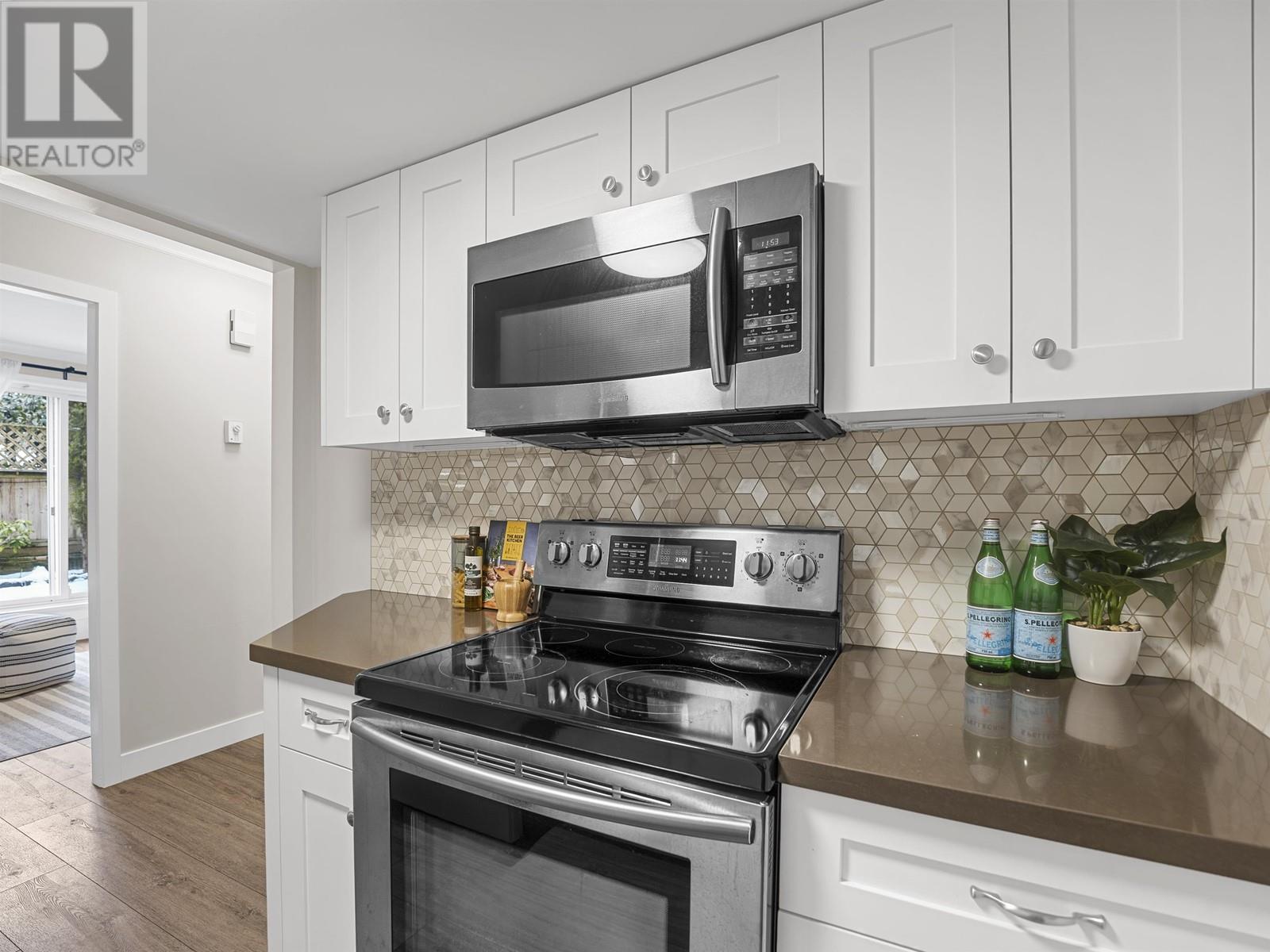 Listing Picture 13 of 29 : 102 3709 PENDER STREET, Burnaby / 本拿比 - 魯藝地產 Yvonne Lu Group - MLS Medallion Club Member