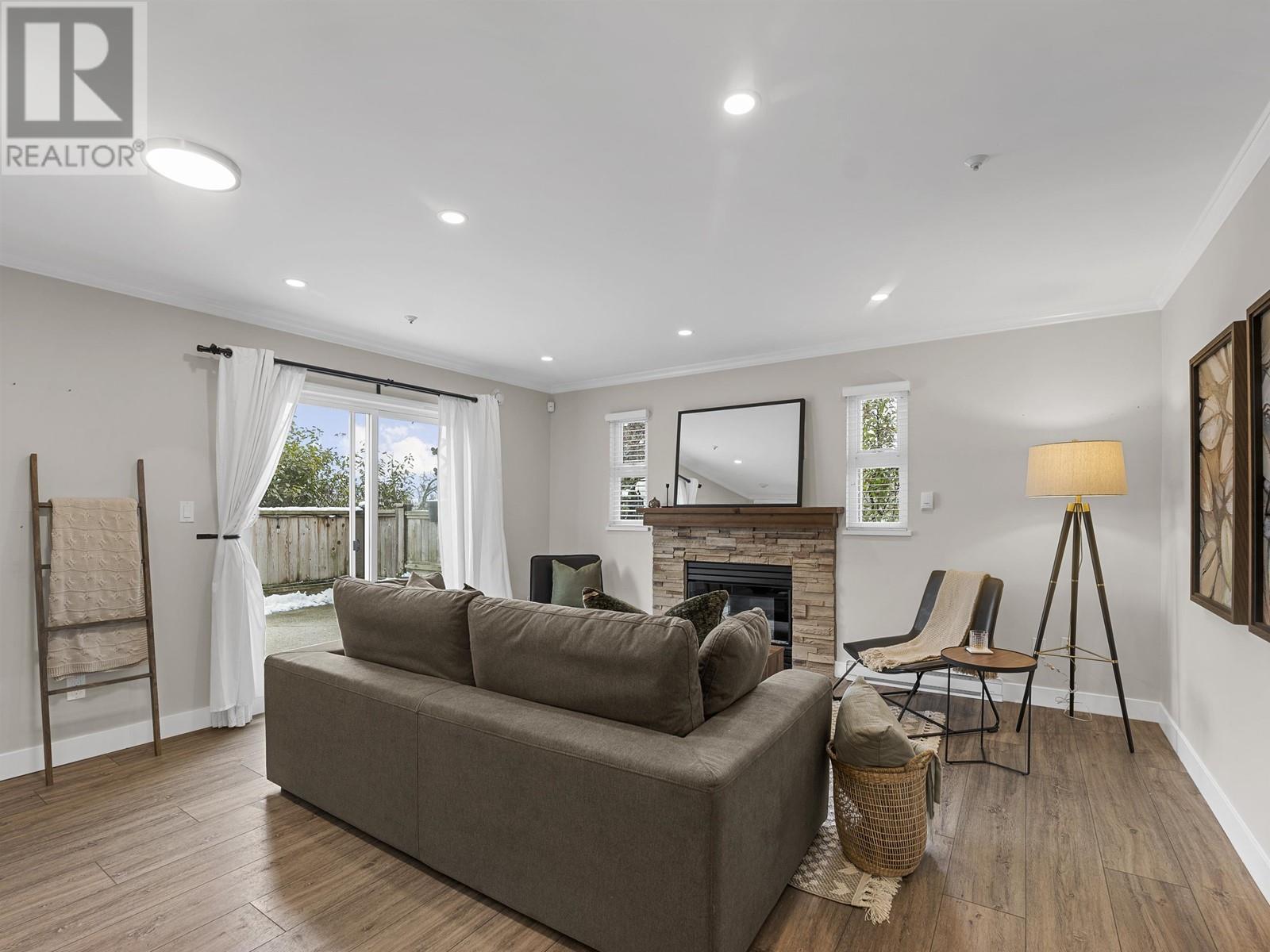 Listing Picture 8 of 29 : 102 3709 PENDER STREET, Burnaby / 本拿比 - 魯藝地產 Yvonne Lu Group - MLS Medallion Club Member